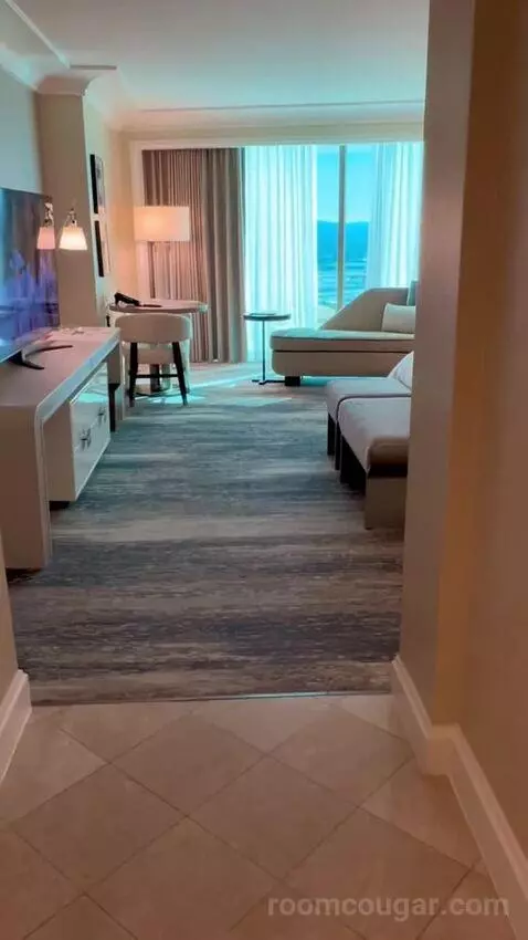 Deluxe King Room with Mountain View (#3204) view picture #3