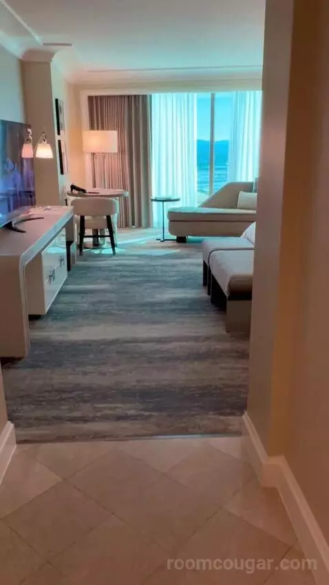 Deluxe King Room with Mountain View (#3204) view picture #4