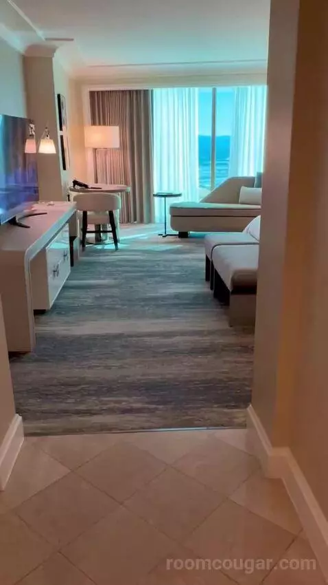 Deluxe King Room with Mountain View (#3204) picture #1