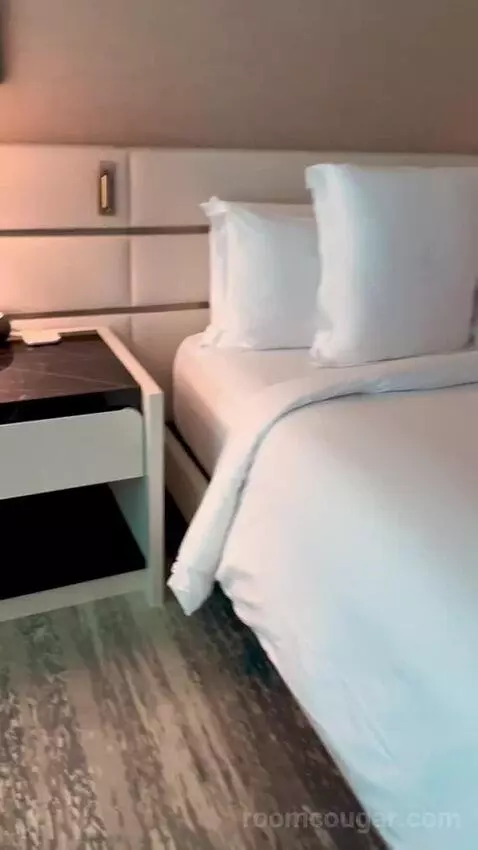 Deluxe King Room with Mountain View (#3204) bed picture #8