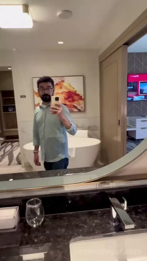 One-Bedroom King Suite with Strip View - Hearing Access (#18208) bathroom picture #9