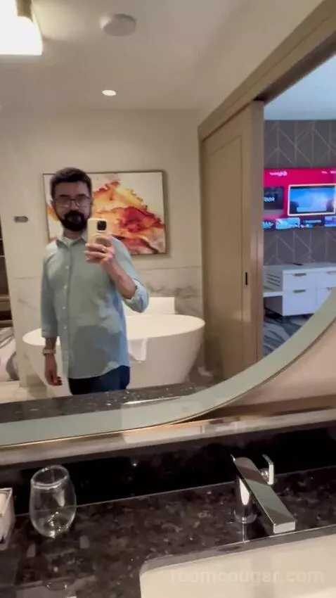 One-Bedroom King Suite with Strip View - Hearing Access (#18208) bathroom picture #10