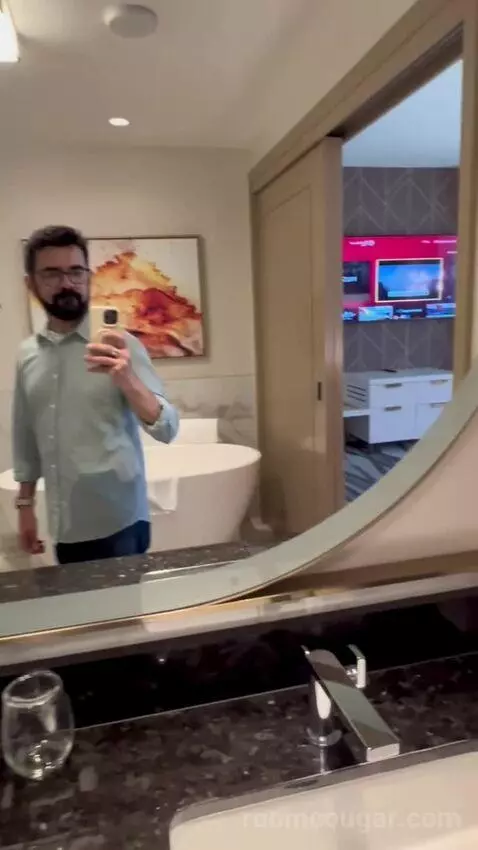 One-Bedroom King Suite with Strip View - Hearing Access (#18208) bathroom picture #11