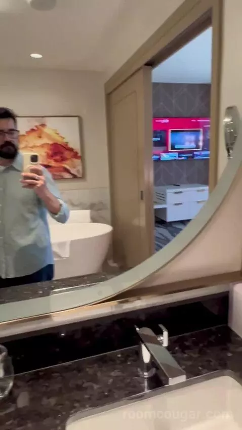 One-Bedroom King Suite with Strip View - Hearing Access (#18208) bathroom picture #12