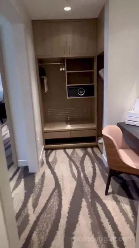 One-Bedroom King Suite with Strip View - Hearing Access (#18208) picture #18