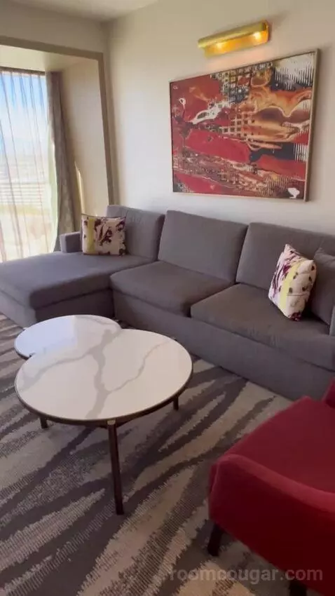 One-Bedroom King Suite with Strip View - Hearing Access (#18208) picture #3