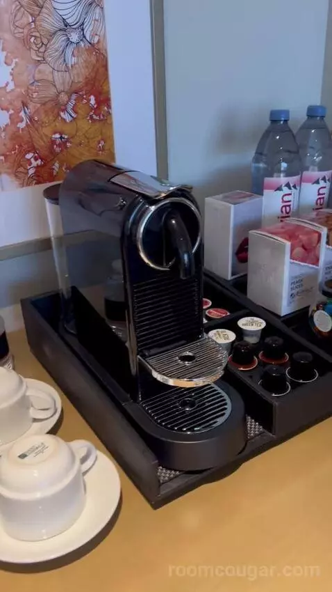 One-Bedroom King Suite with Strip View - Hearing Access (#18208) picture #23