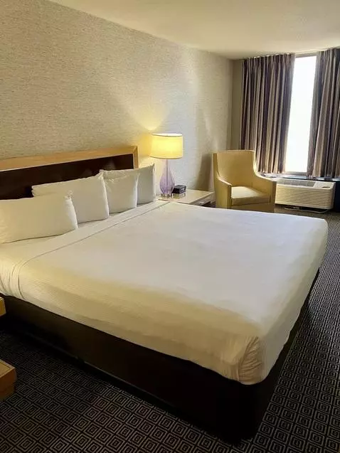 Plaza Hotel & Casino Deluxe King Room review by proliv