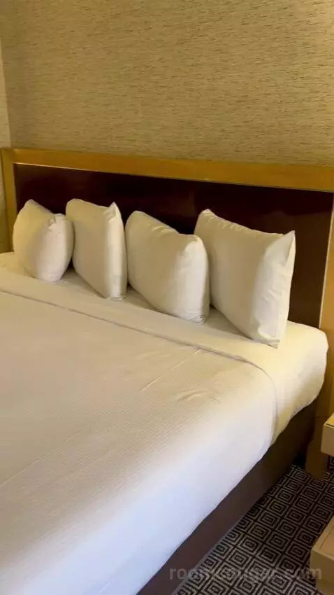 Deluxe King Room (#1216) bed picture #1