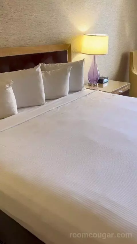 Deluxe King Room (#1216) bed picture #10