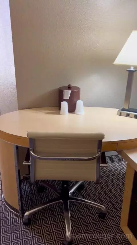 Deluxe King Room (#1216) picture #4