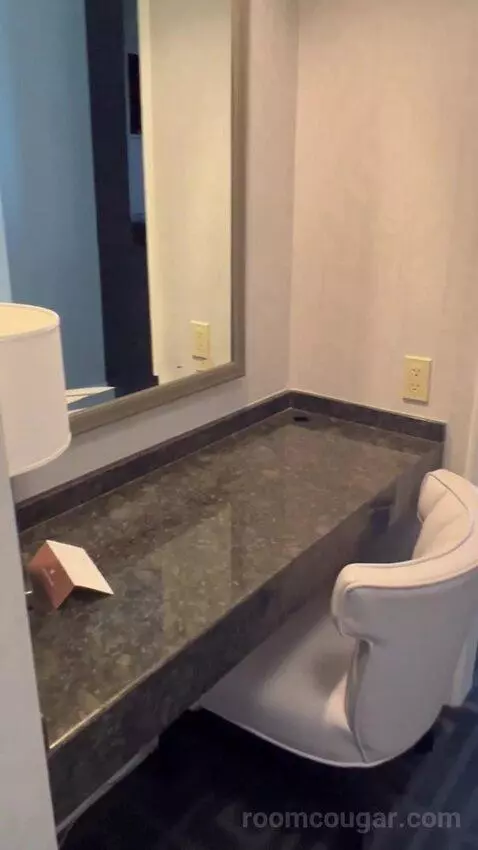 Augustus Premium Room, King bathroom picture #3