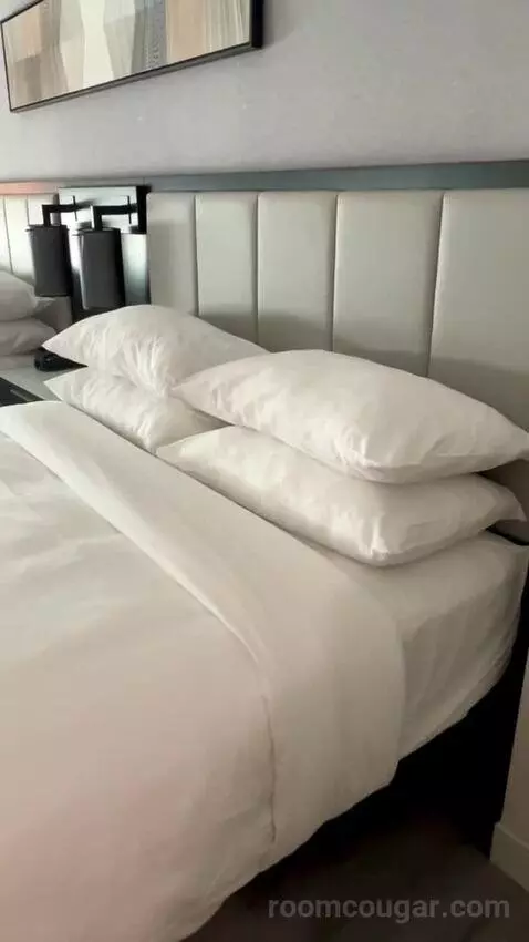 Queen Room with Two Queen Beds (#1006) bed picture #2