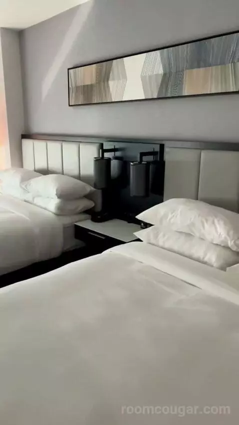 Queen Room with Two Queen Beds (#1006) bed picture #3