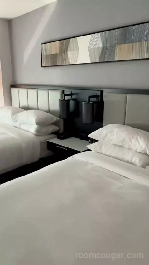 Queen Room with Two Queen Beds (#1006) bed picture #4