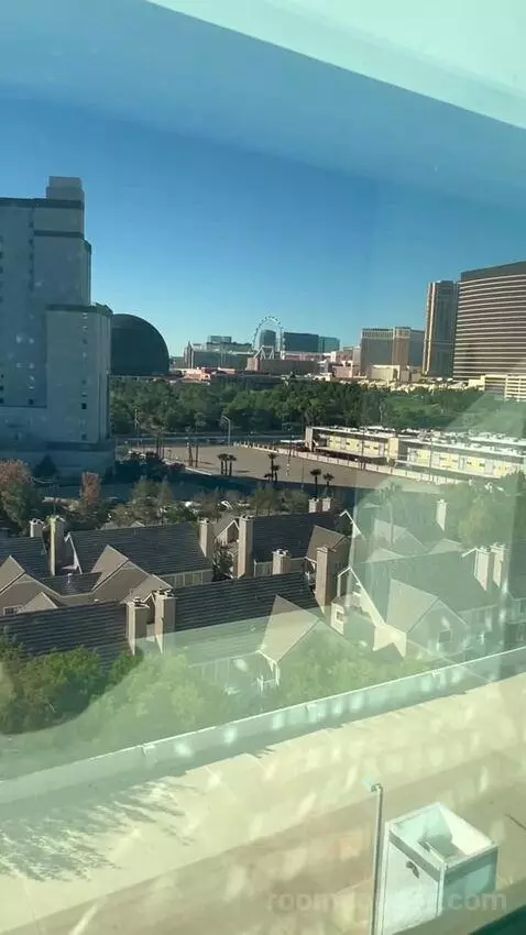 Queen Room with Two Queen Beds (#1006) view picture #1