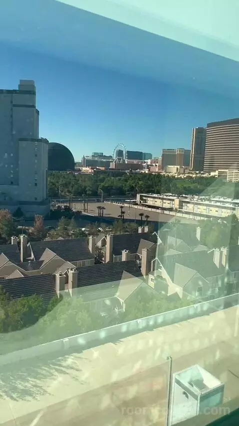 Queen Room with Two Queen Beds (#1006) view picture #2