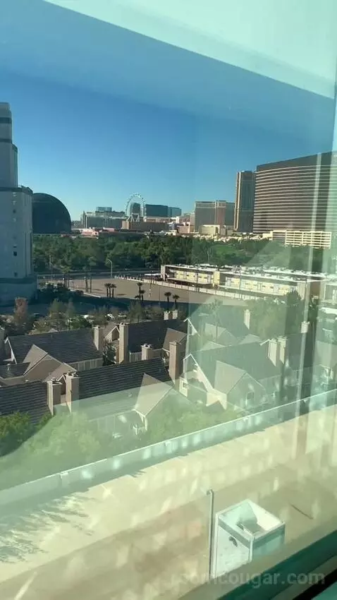 Queen Room with Two Queen Beds (#1006) view picture #6