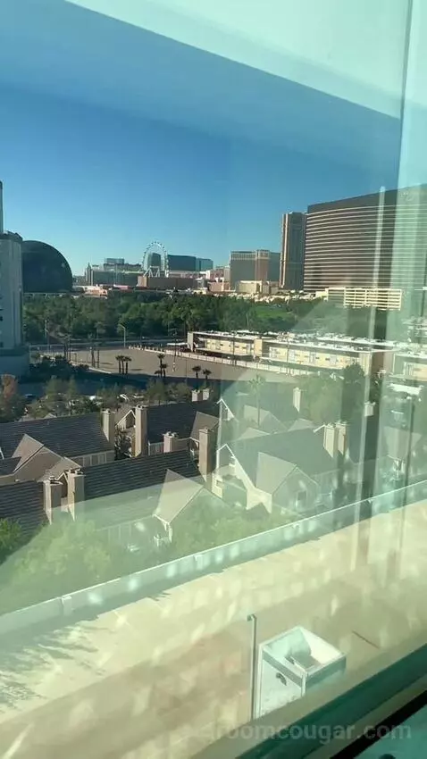 Queen Room with Two Queen Beds (#1006) view picture #7