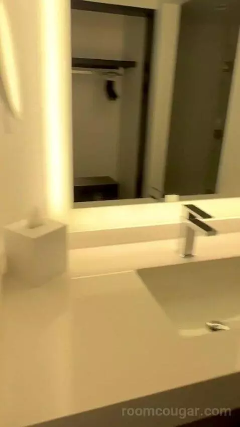 King Room (#808) bathroom picture #10