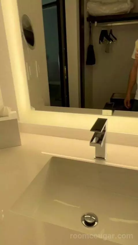 King Room (#808) bathroom picture #5