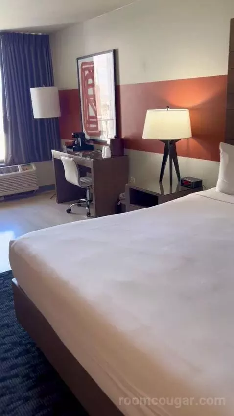 Luxe Room (#1806) bed picture #5