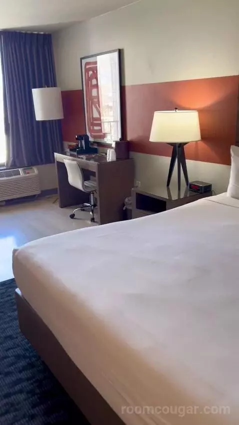 Luxe Room (#1806) bed picture #6