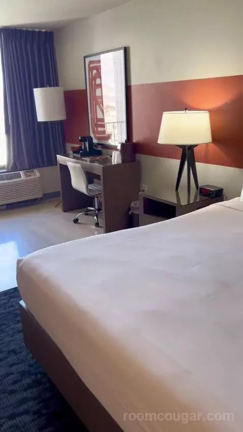 Luxe Room (#1806) bed picture #7