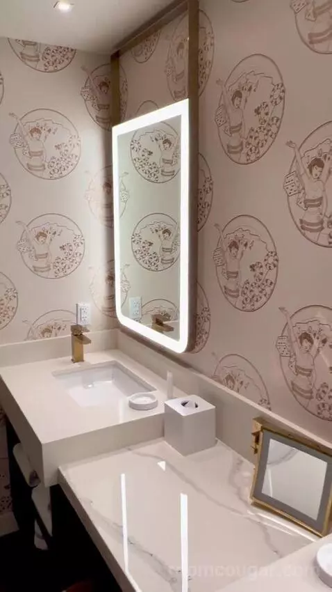 Double King (#1726) bathroom picture #2