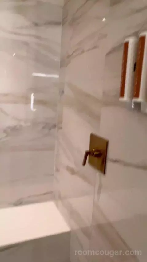 Double King (#1726) bathroom picture #7