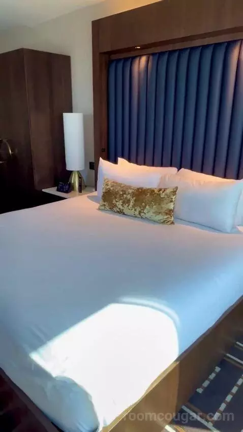 Corner Studio (#2301) bed picture #10