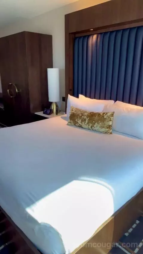 Corner Studio (#2301) bed picture #12