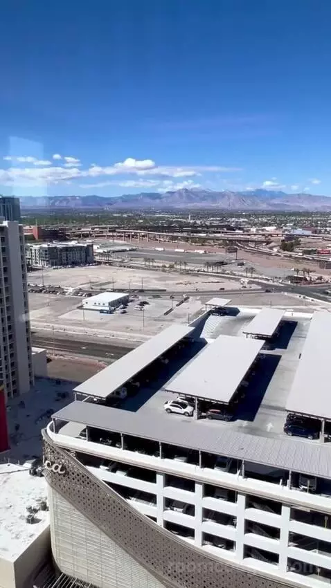 Corner Studio (#2301) view picture #1