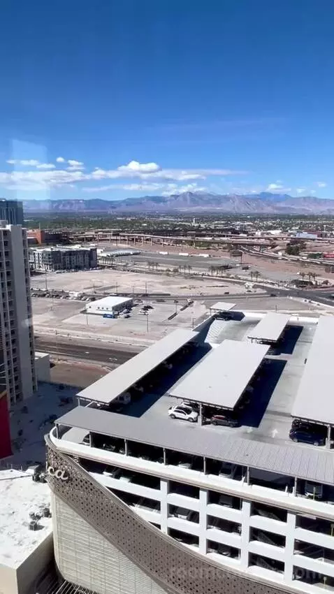 Corner Studio (#2301) picture #6