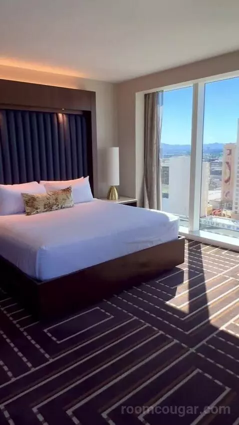 Corner Studio (#2301) bed picture #2