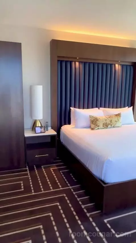 Corner Studio (#2301) bed picture #4