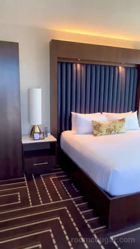 Corner Studio (#2301) bed picture #6