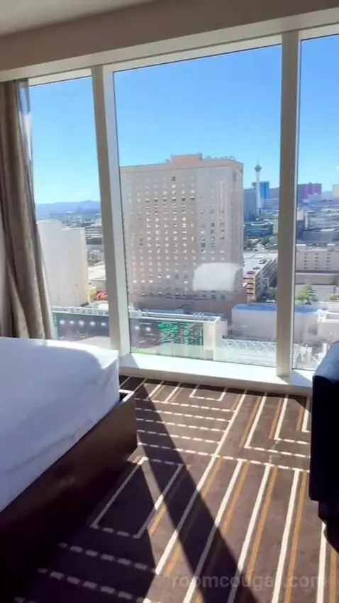 Corner Studio (#2301) bed picture #9