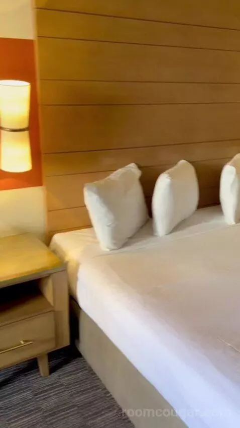 Terrace Suite (#4002) bed picture #7