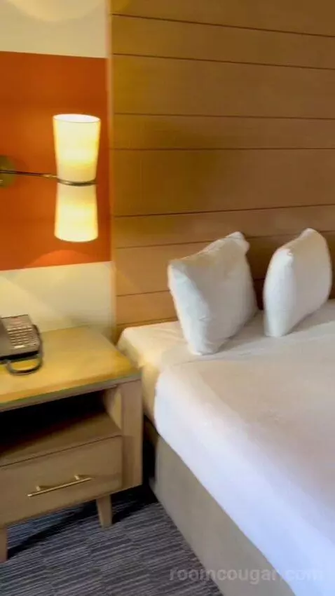 Terrace Suite (#4002) bed picture #9