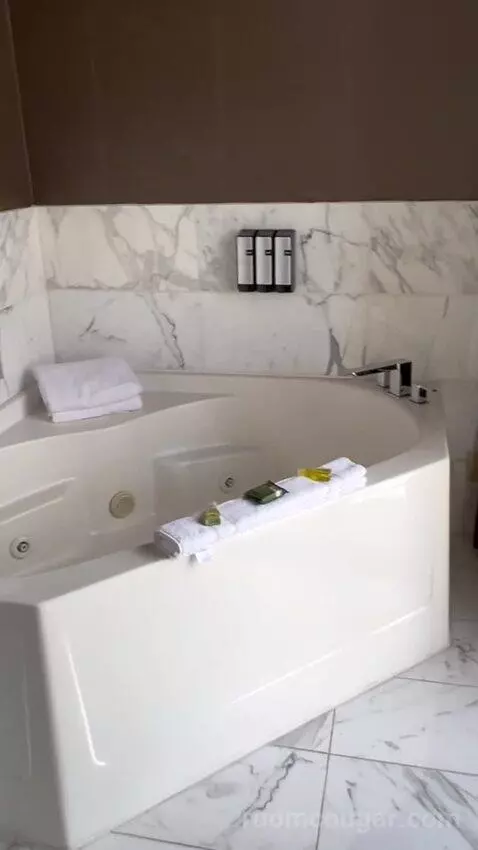 Penthouse (#2503) picture #18