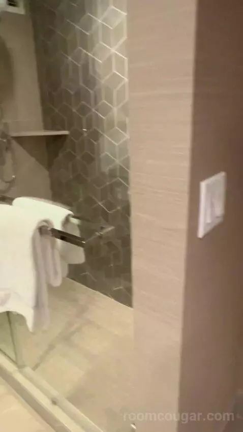 Marra Style King Mountain View (#31218) bathroom picture #4