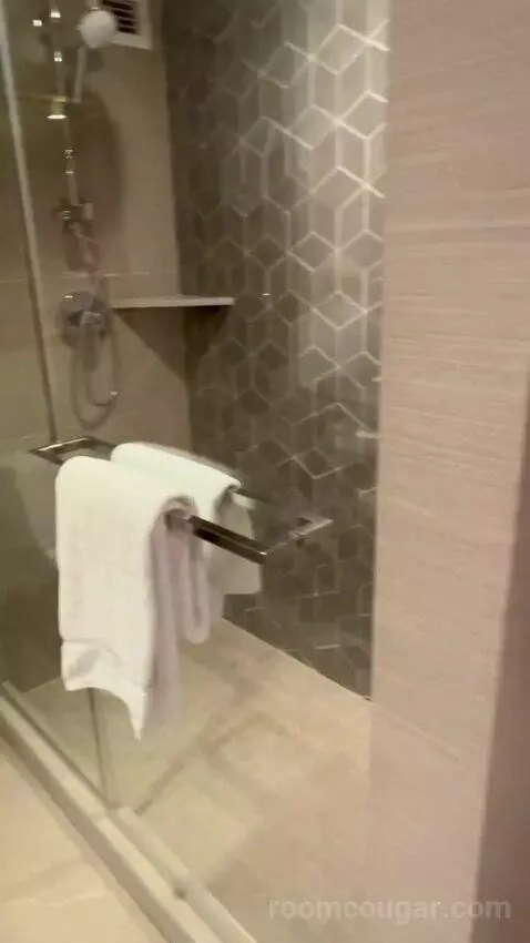 Marra Style King Mountain View (#31218) bathroom picture #6