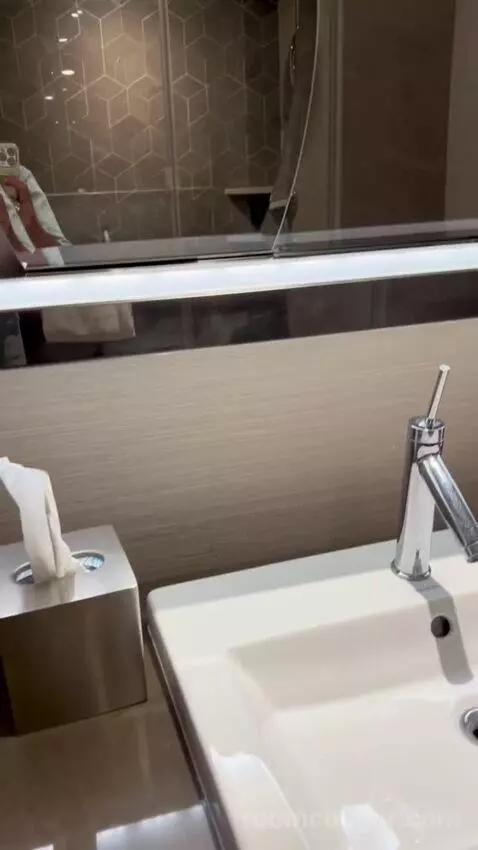 Marra Style Queens (#32019) bathroom picture #2