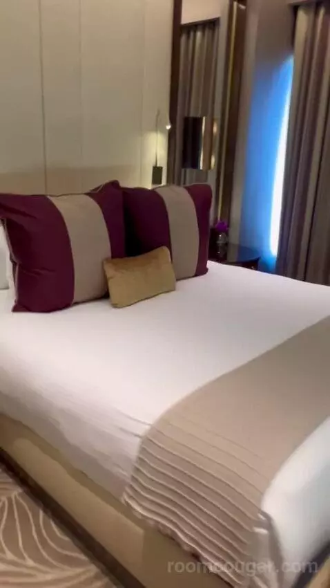 Marra Style Signature One Bedroom Suite (#32214) bed picture #12