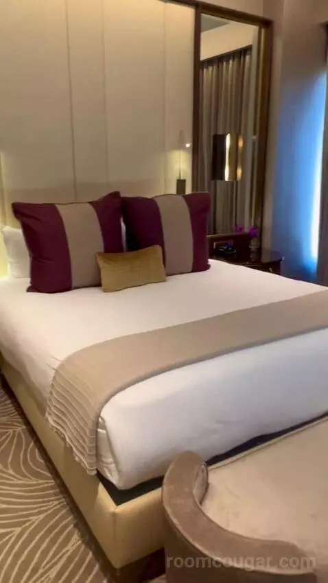 Marra Style Signature One Bedroom Suite (#32214) bed picture #3