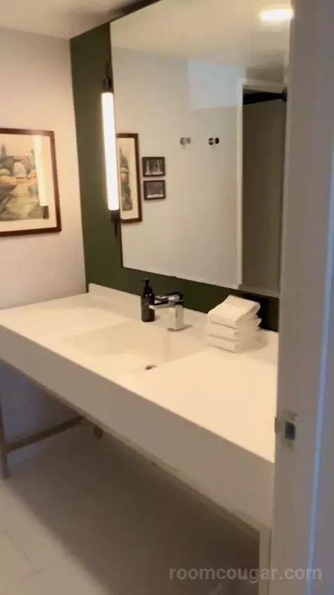 Park Mgm Stay Well Room Strip View (#23122) bathroom picture #1
