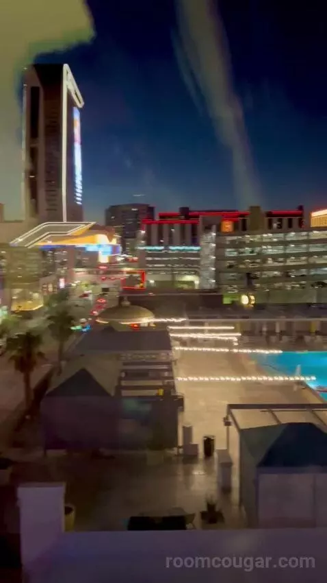 Gallery Deluxe King Bed (#3662) view picture #5