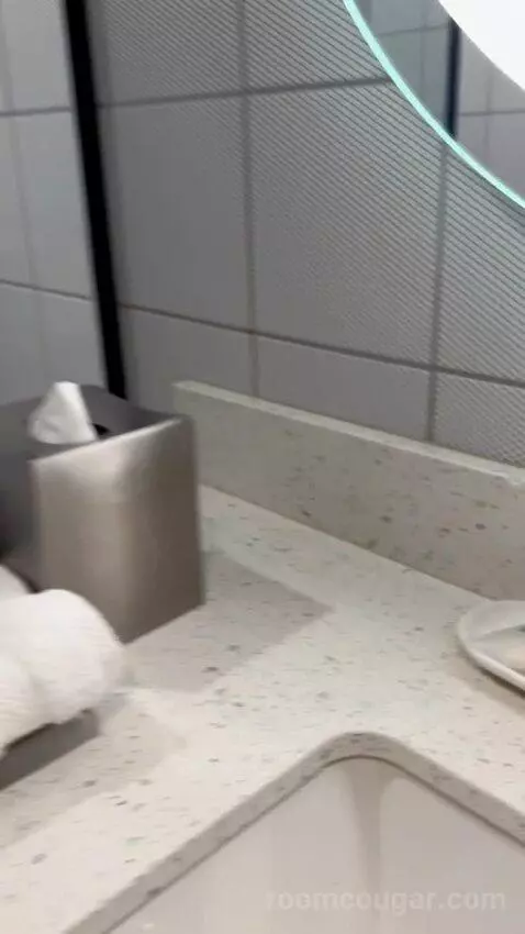 Gallery Deluxe King Bed (#3662) bathroom picture #7