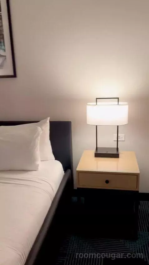 Gallery Deluxe King Bed (#3662) bed picture #3